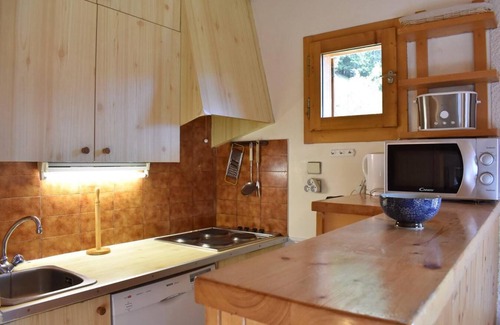 Meribel Apartment | 300m from ski slopes, 2nd floor, balcony, tv, ski locker, 33m², Méribel
