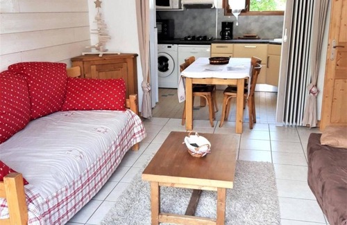 Albiez-le-Vieux Apartment | 300m from ski slopes, 2nd floor, terrace, parking, tv, ski locker, 41m², Albiez Montrond
