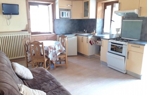 Albiez-le-Vieux Apartment | 300m from ski slopes, 1st floor, parking, tv, ski locker, 28m², Albiez Montrond