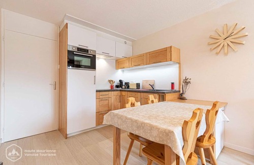 Aussois Apartment | 300m from ski slopes, 2nd floor, balcony, tv, ski locker, 41m², Aussois