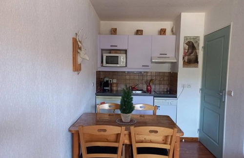 Saint-Etienne-en-Devoluy Apartment | 300m from ski slopes, 2nd floor, view resort, fitness, swimming pool, sauna, balcony, parking, tv