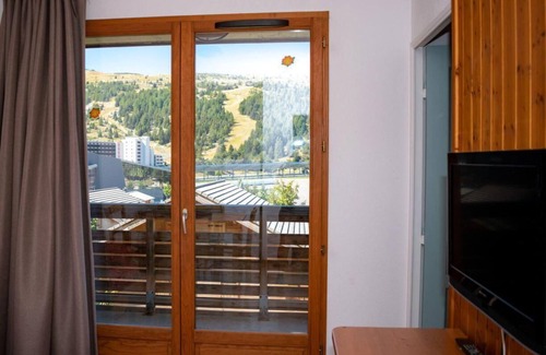 Saint-Etienne-en-Devoluy Apartment | 300m from ski slopes, 2nd floor, view resort, fitness, swimming pool, sauna, balcony, parking, tv