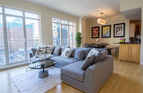 Downtown Montreal Condo | #303-2015 · Lofty Downtown Apartment 100 Walk Score in Montreal