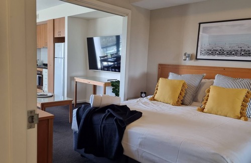 Ascot Apartment | 306 Riverside Rest & Relax Pool Parking Sleeps 2