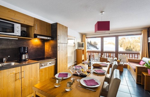 Plagne 1800 Apartment | 30m from ski slopes, swimming pool, tv, ski locker, 51m², La Plagne