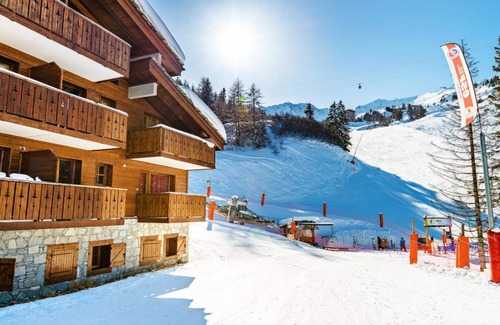 Plagne 1800 Apartment | 30m from ski slopes, swimming pool, tv, ski locker, 51m², La Plagne