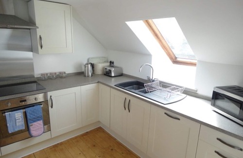Little Haven Cottage | 30sec walk to Little Haven Beach, sea views (at high tide) with a log burner !