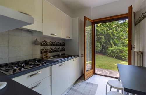Brezzo di Bedero Apartment | 3½-room apartment in a park with sunbathing lawn directly on the lake