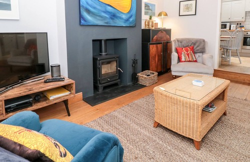 Dartmouth Cottage | 31 CROWTHERS HILL, pet friendly, with a garden in Dartmouth