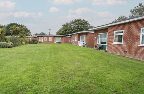Mundesley Cottage | 31 SIESTA MAR CHALET PARK, pet friendly, with a garden in Mundesley