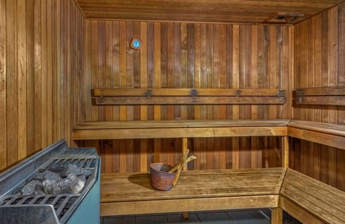 Teneriffe Apartment | 312 south car park 85 · Classic Woolstore river views apartment