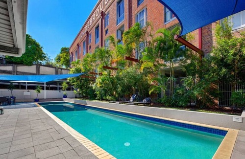 Teneriffe Apartment | 312 south car park 85 · Classic Woolstore river views apartment
