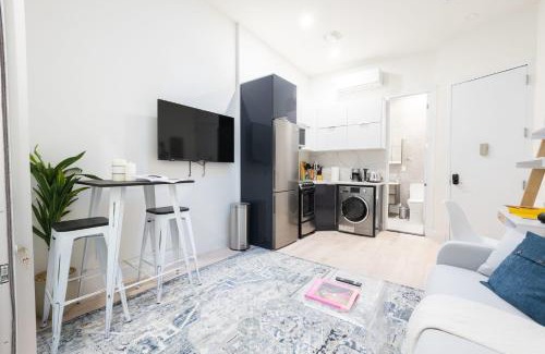 Upper East Side Apartment | 317-2A Sleek Modern 1Br UES W D