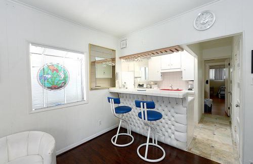 Avalon House | 319CE 319 Clemente