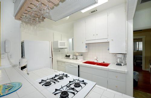 Avalon House | 319CE 319 Clemente