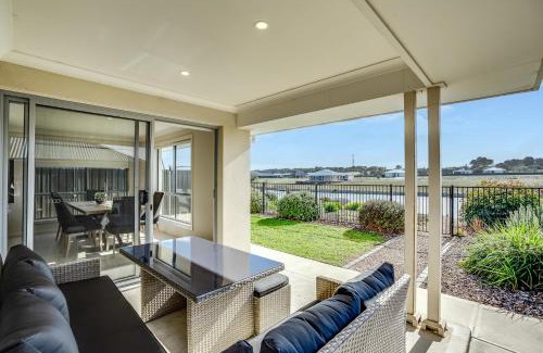 Nangkita House | 32 Blanche Pde Hindmarsh Island - No Linen Included