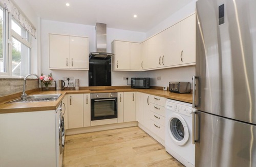 Maesteg Cottage | 32 BRIDGEND ROAD, family friendly, with a garden in Maesteg