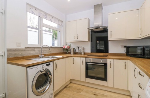 Maesteg Cottage | 32 BRIDGEND ROAD, family friendly, with a garden in Maesteg