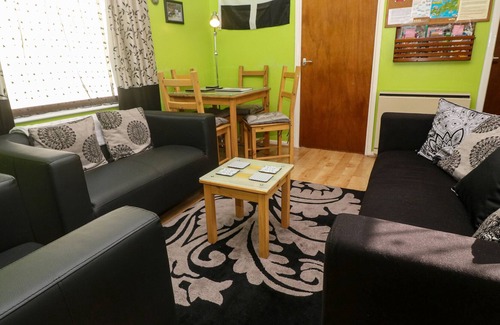 Liskeard House | 32 ROSECRADDOC LODGE, pet friendly, with a garden in Liskeard