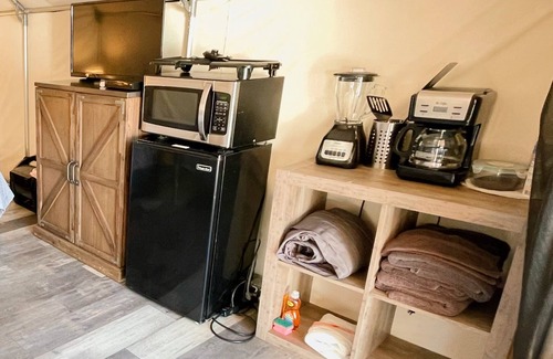 Prairie Lea Cabin | #32 Son's River Ranch - Glamping Cabin w/2 Queen Beds