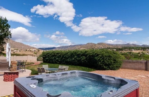 Albuquerque House | ⭐️3200ft🏊‍♂️Pool♨️Hot Tub🎱Billiards 🧳Sleeps 18 & Mtn Views🌄