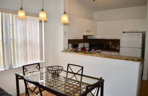 Boca Raton Apartment | 320D - Spacious 2/2 on Top floor in Boca - Walking distance from Evert Tennis & Boca Prep