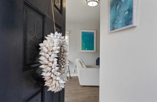 Avalon House | 320E 320 Eucalyptus