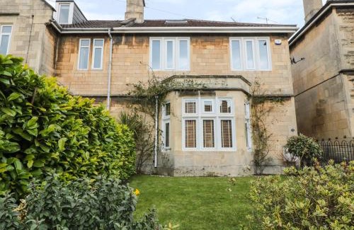 Upper Town House | 33 Crescent Gardens