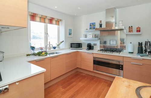 Dartmouth Cottage | 33 DART MARINA in Dartmouth