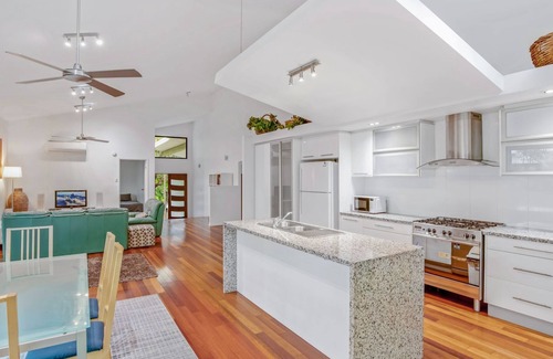 Rainbow Beach House | 33 Esprit Drive - Rainbow Beach. Walk to the beach Pool.