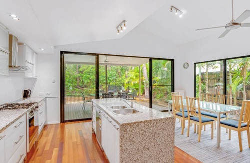 Rainbow Beach House | 33 Esprit Drive - Rainbow Beach. Walk to the beach Pool.