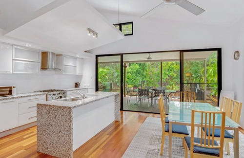 Rainbow Beach House | 33 Esprit Drive - Rainbow Beach. Walk to the beach Pool.