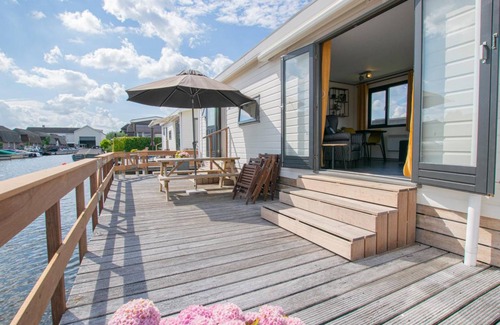 Municipality of Stichtse Vecht Boat Rental | 33 m² Houseboat ∙ 2 bedrooms ∙ 3 guests