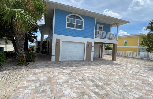 Fort Myers Beach House | 331 Palermo Circle - Chic & cozy beach home with pool and bayfront view!