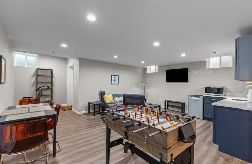 The Gate House | 3323 Uptown Elegant Escape