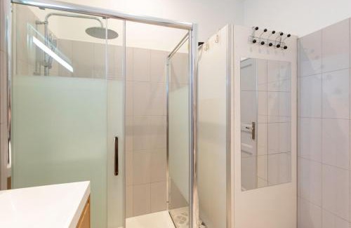 Centre Ville-Gare Apartment | #34 Lamartine Central 3 Bdrs AC balcony 10mins walk to old town