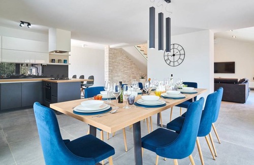 Kastel House | 340 m² House ∙ 4 bedrooms ∙ 8 guests