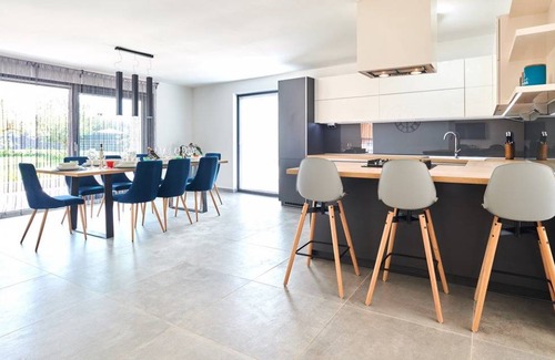 Kastel House | 340 m² House ∙ 4 bedrooms ∙ 8 guests