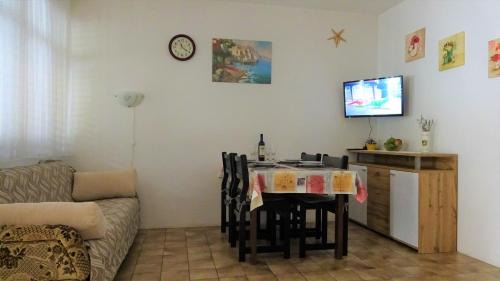 Ribarica Apartment | 35 meters from sea Apartment Keser and House