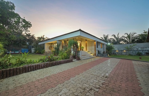 Arsiwalla Villa Villa | 35 summer hill 4bhk by Arabian villas with huge pool and lawns
