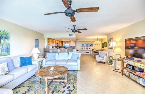 Key Colony Beach Condo | #35 Top Floor Open Concept Oceanfront 2 Bedroom/2.5 Bath Condo