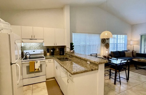 Mission Bay Apartment | 350 C - Warm & Spacious Corner Apt - Top Floor - Washer & Dryer