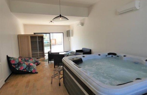 Saint-Lon-les-Mines House | 350 m² House ∙ 7 bedrooms ∙ 15 guests