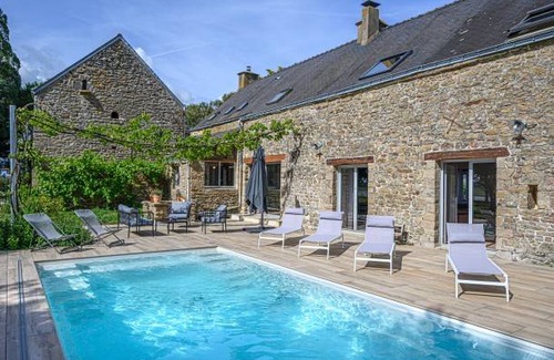 Theix-Noyalo House | 350 m² House ∙ 6 bedrooms ∙ 13 guests