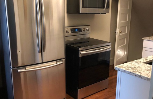 Downtown Omaha House | 3507 Fabulous Midtown Townhome! Walk to TWO entertainment districts!