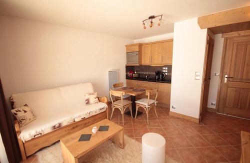 Bisanne 1500 Apartment | 350m from shops, Ground floor, view panoramic, swimming pool, terrace, parking, tv, ski locker, 32m²