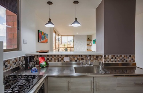La Aguacatala Apartment | 350MB WiFi in amazing view Medellin Mountains A/C
