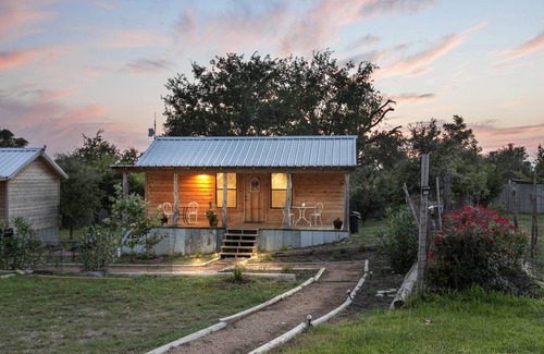 Fredericksburg Cabin | 36 m² Cabin ∙ 1 bedroom ∙ 4 guests