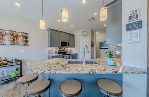 Kanab House | 360° red‑rock views + RV hookups in Kanab