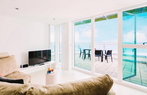 Newquay City Centre Apartment | 37 Rocklands-Stunning penthouse with private terrace, spectacular views, lift and secure parking